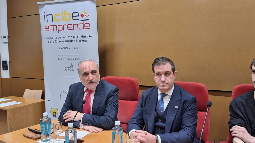 Salvador Molina (MAD FinTech-ECOFIN) y Fernando Mairata (DLTCode-PETEC).